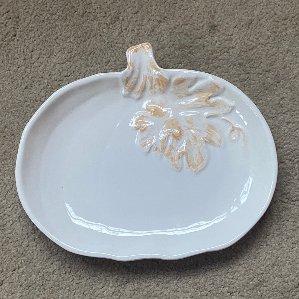 White and Tan Pumpkin-Shaped Plate